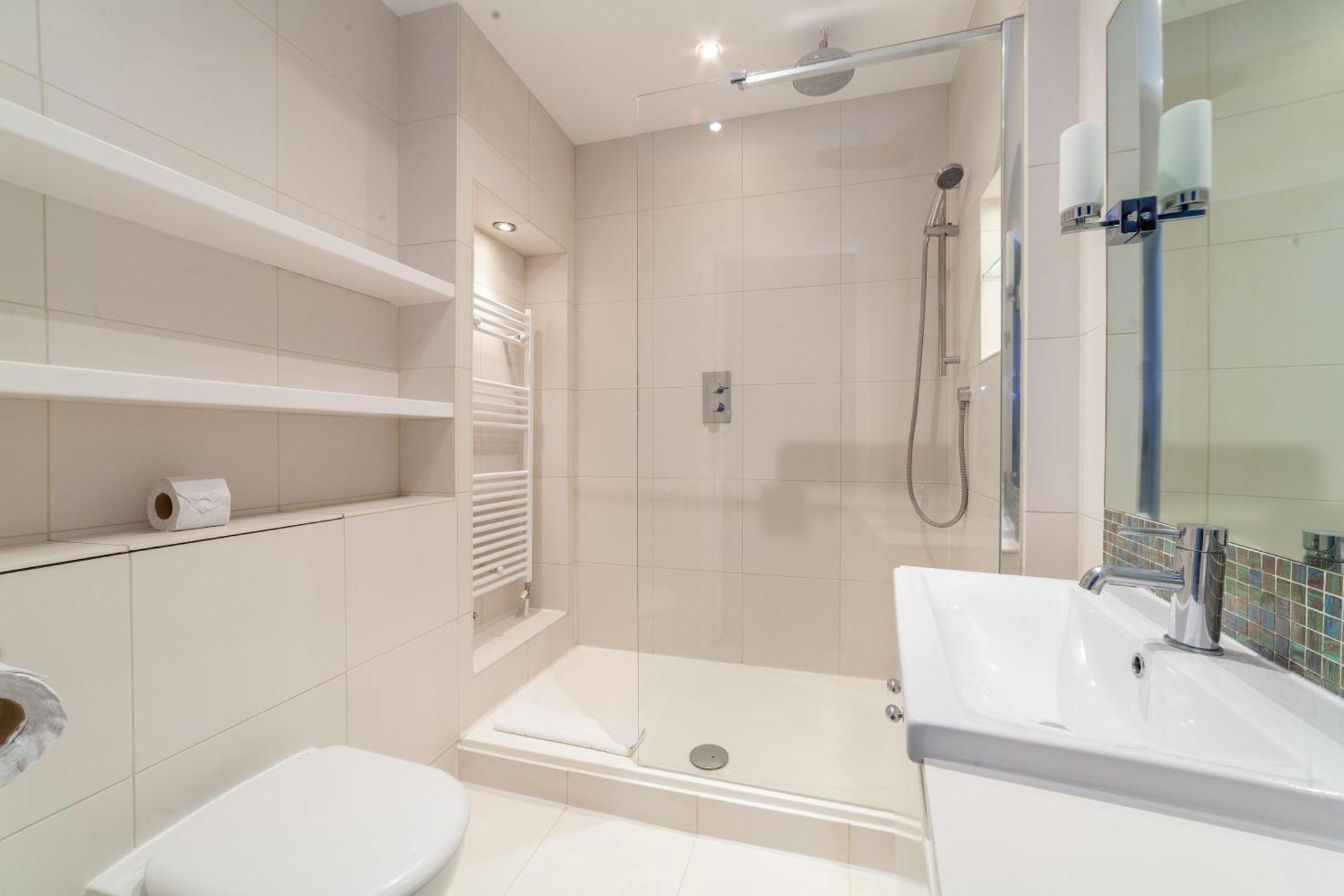 Elegance & Chic Design - 2-Bedroom Haven London Exterior photo
